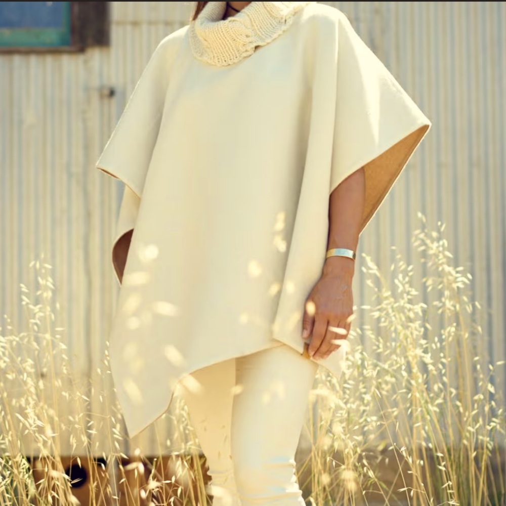 Stick and Ball Knit Collar Alpaca Poncho for Outdoors ( One Size )